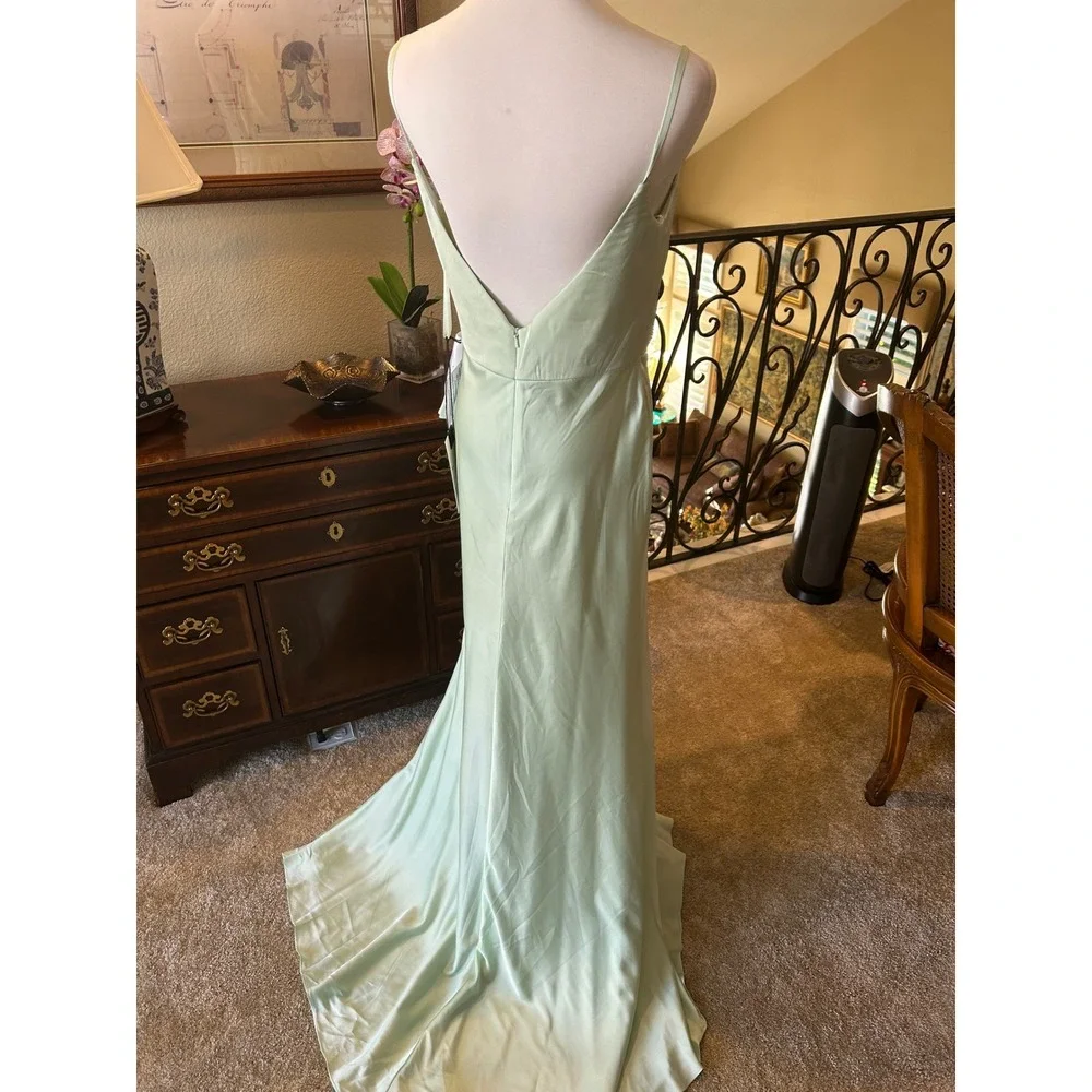 Mac Duggal  Pistachio Ruffle Slit Gown Size 8 Old Hollywood Bridesmaid Prom NWT